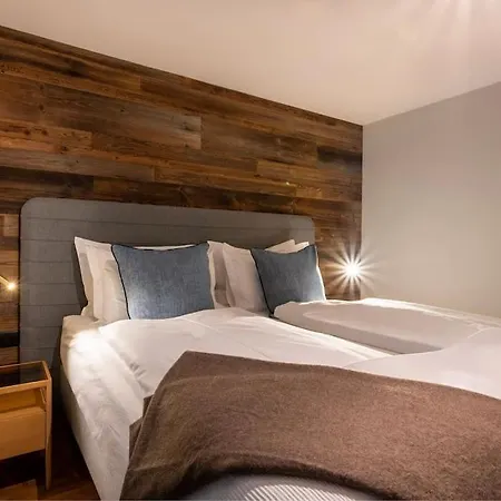 2 Bedroom Apartment, Central Location *